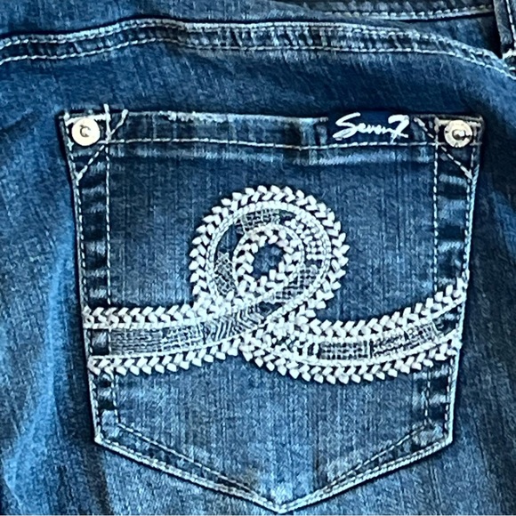 Seven7 Women’s Size 8 Boot Cut Depressed Blue Jeans - Picture 9 of 11